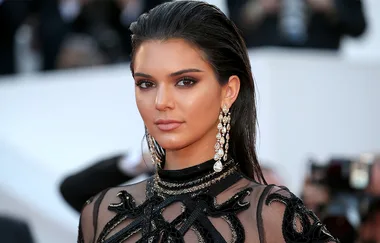 Kendall Jenner Ditched Her Eyebrows On The Runway