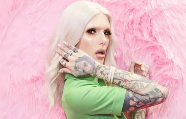 Jeffree Star’s former hairstylist has exposed him for using the N word in text messages