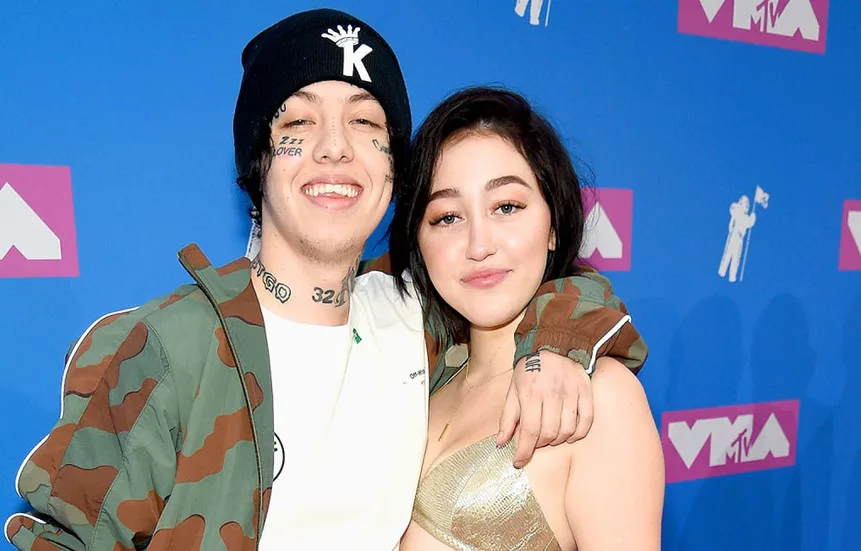 Noah Cyrus responds to Lil Xan baby news Girlfriend(02)
