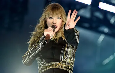 Taylor Swift is opening the 2018 American Music Awards!!