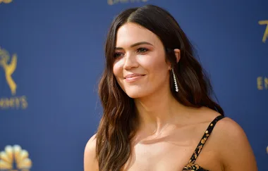 Mandy Moore shares hilarious throwback of her bleached eyebrows