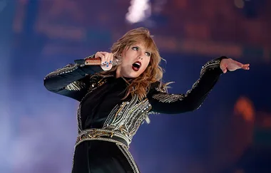 Taylor Swift nearly took all her clothes off on stage in Australia