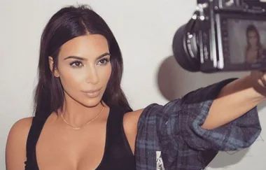 Here’s The Weird Reason Girls Are Painting Their Hairlines
