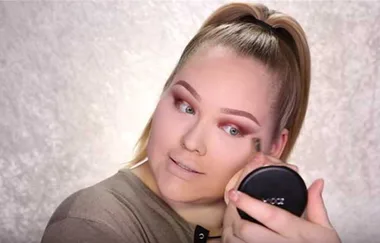 Beauty Vlogger’s Amaze Makeup Using Only Liquid Lipstick