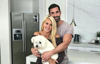 Leaked email show Ali Oetjen and Taite desperately trying to find a talent agency