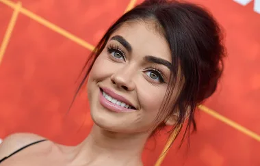 Sarah Hyland poses topless after 16 surgeries