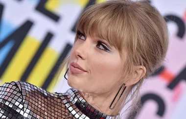 Taylor Swift held a NYE costume party with Blake Lively, Ryan Reynolds, Gigi Hadid and more!