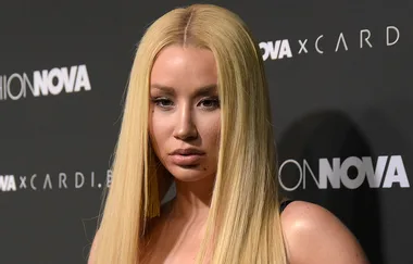 Iggy Azalea continues to perform while her backup dancer has a seizure on stage