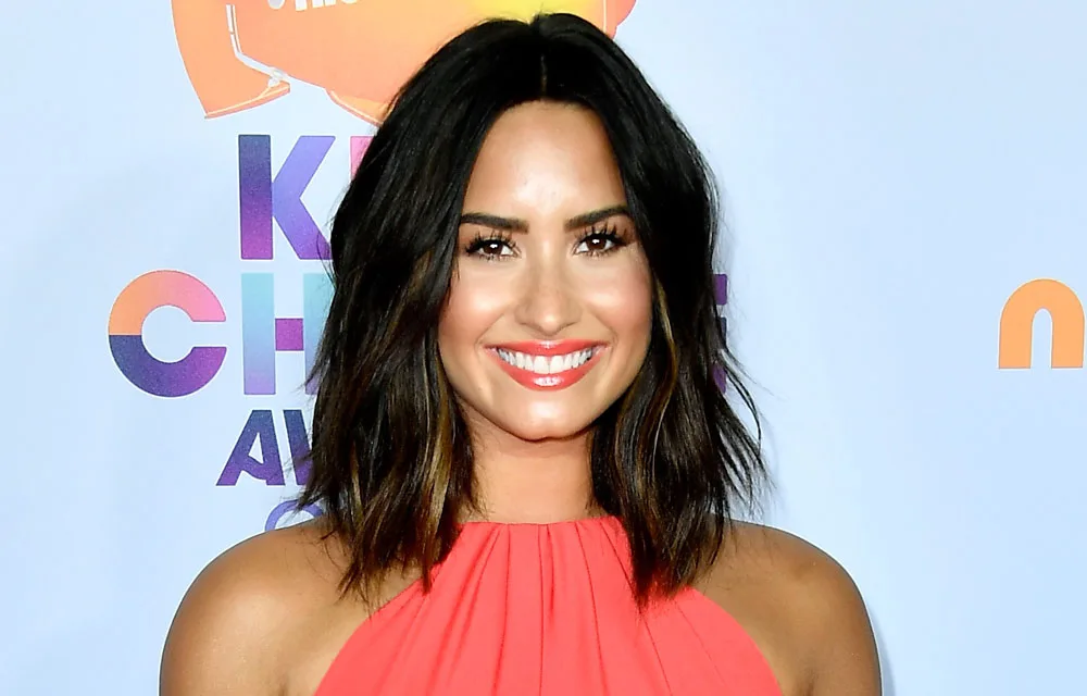 Fans Are Losing Their MINDS Over Demi Lovato's Revealing Swimsuit Selfie |  Girlfriend