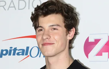 Fans are LOSING it at Shawn Mendes for this transphobic tweet