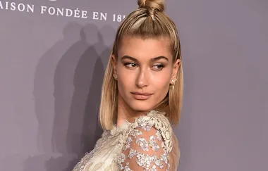 Hailey Bieber has just revealed her stunning wedding dress!