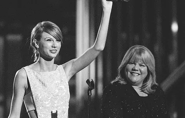 Taylor Swift shares heartbreaking news about her mum