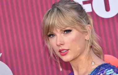 Taylor Swift just rocked up to the iHeart Radio awards looking like a real life mermaid