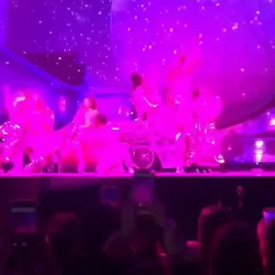 WACTH: Ariana Grande performs “7 Rings” during her Sweetener World Tour