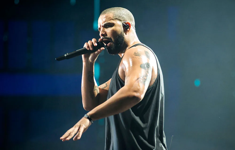 Watch Drake Lose It At A Man Groping Girls During His Show