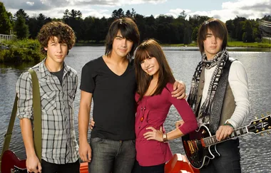 WATCH: Joe Jonas just surprised fans with a ‘Camp Rock’ performance with the Jonas Brothers!!!