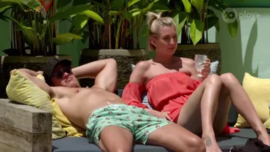 Bachelor In Paradise: Bill and Alex perv on Tenille