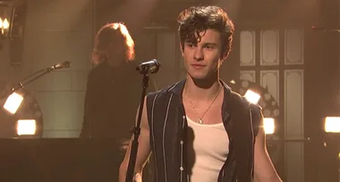 Shawn Mendes shows off buff physique in incredible SNL performance
