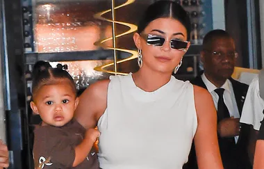 AMAZING PIC: Kylie Jenner shows off revealing belly bump