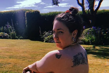 Lena Dunham poses completely naked on Instagram