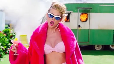 Fans think Taylor Swift has come out as bisexual