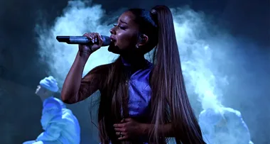 Fans concerned for Ariana Grande’s health after she breaks down on stage