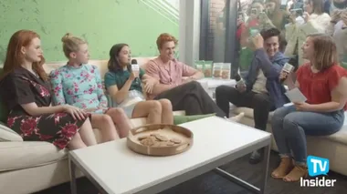 Lili Reinhart awkwardly rejects Cole Sprouse in Comic Con interview