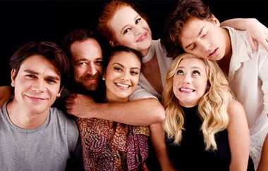 The cast of ‘Riverdale’ are in a huuuuuge feud on Twitter right now