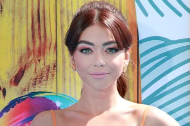 Fans are convinced that Sarah Hyland is pregnant after her Teen Choice Awards appearance