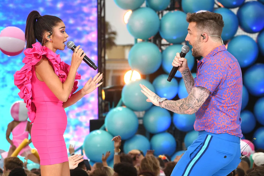 SarahHylandPregnantTeenChoiceAwards