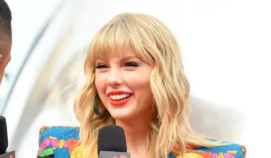 Taylor Swift makes a subtle dig at Kanye West on VMA’s red carpet