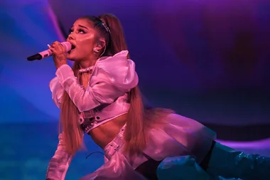 Ariana Grande just ripped a fan who accused her of autotune