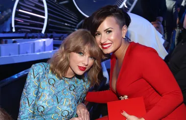 Demi Lovato publicly ends feud with Taylor Swift