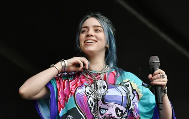 Sweet bebe Billie Eilish reveals her awks first kiss and now fans are roasting him online