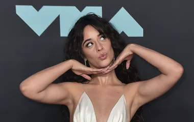 Camila Cabello had the best reaction to an article about her and Shawn Mendes kissing