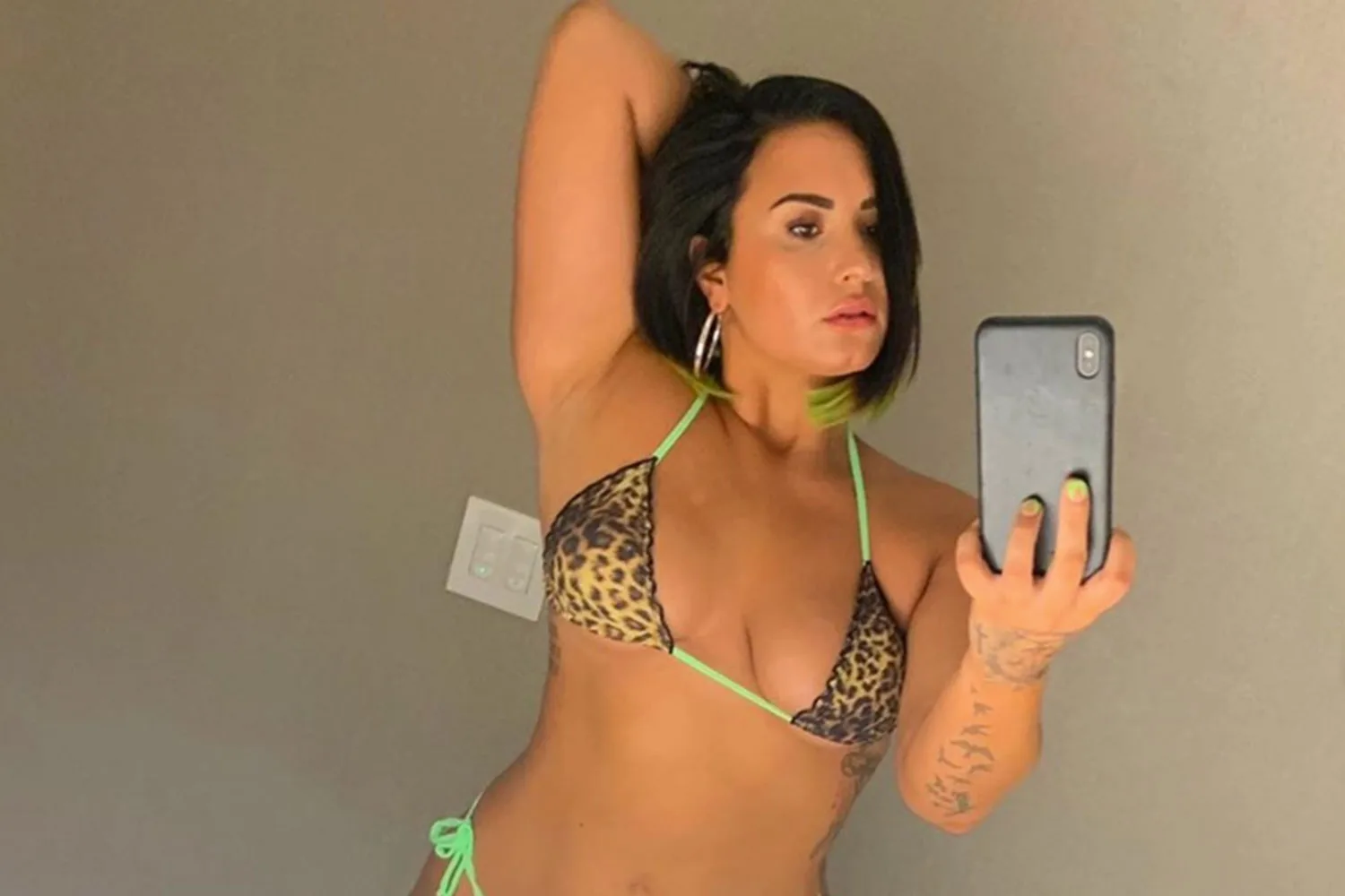Demi Lovato shares yet another unedited bikini photo! | Girlfriend
