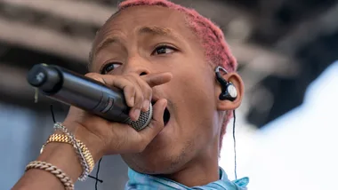 Jaden Smith cuts his hair on stage