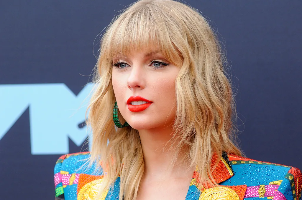 Taylor swift blonde