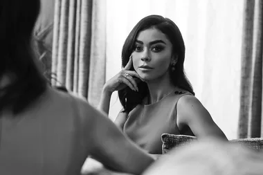 Whoops… Sarah Hyland’s new red hair was meant to be a completely different colour