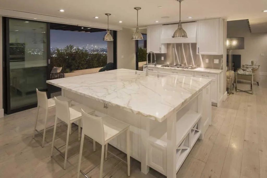 Pictures of Demi Lovato's LA home, which sold for a whooping $12m AUD. Images courtesy of redfin.com