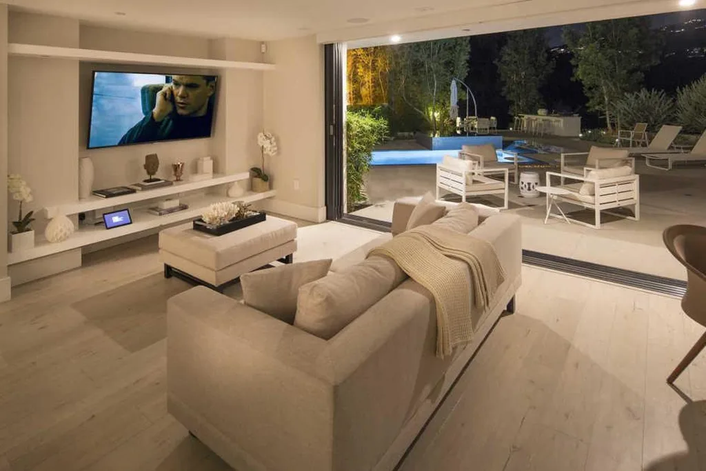Pictures of Demi Lovato's LA home, which sold for a whooping $12m AUD. Images courtesy of redfin.com