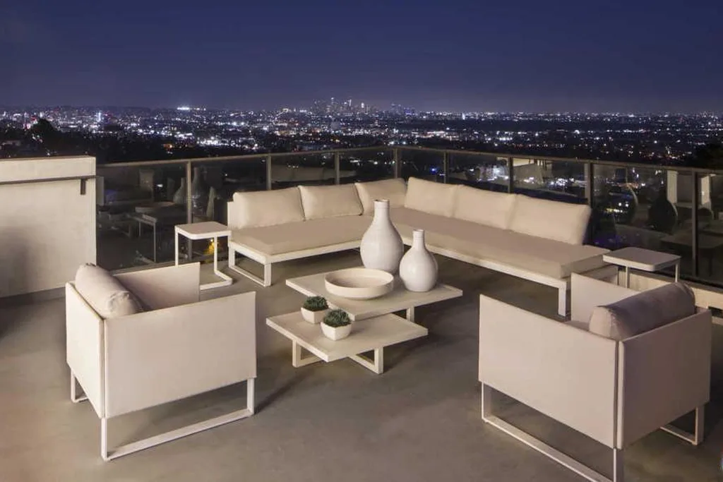Pictures of Demi Lovato's LA home, which sold for a whooping $12m AUD. Images courtesy of redfin.com