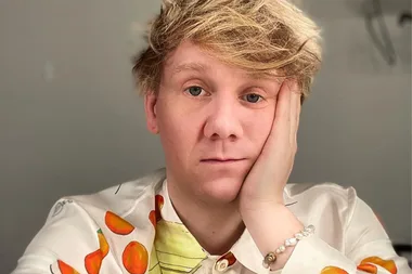 This is why everyone’s mad at Aussie comedian Josh Thomas