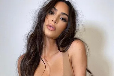 Kim Kardashian’s bucked the blonde trend and dyed her hair red