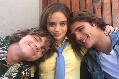 Joey King and Joel Courtney just recapped all of ‘The Kissing Booth’ in nine minutes