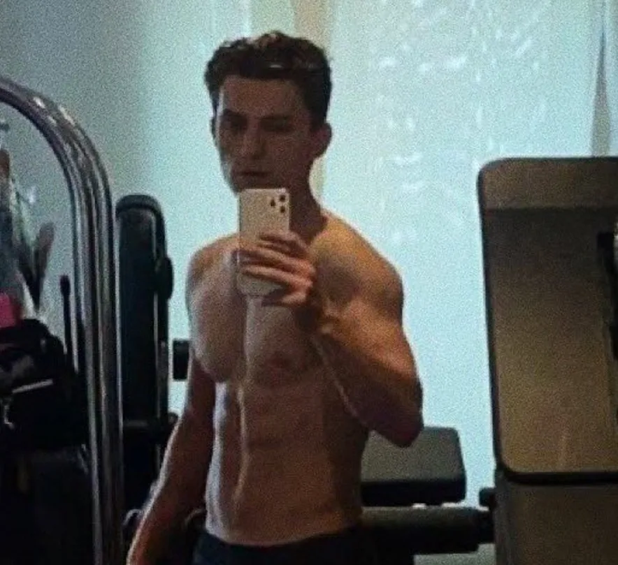 Tom Holland reveals his six pack in a new shirtless gym selfie on the set of Uncharted.