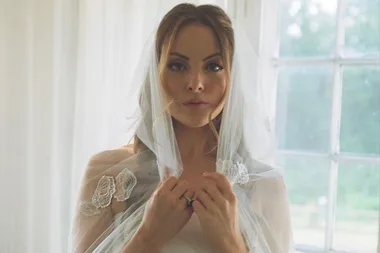 Elizabeth Gillies from ‘Victorious’ just got married and the her dress is incredible