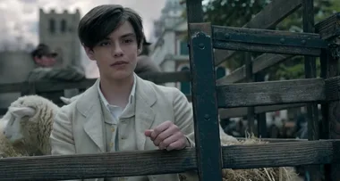 Louis Partridge's short modern fringe as Lord Tewksbury in Enola Holmes.