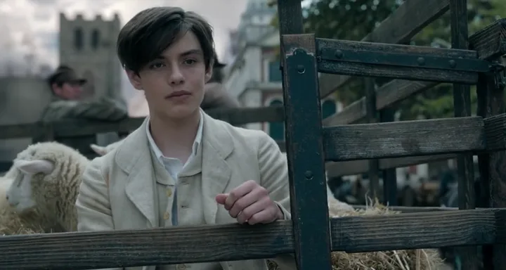 Louis Partridge's short modern fringe as Lord Tewksbury in Enola Holmes.