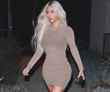 Kim Kardashian Revealed The Size Of Her Waist And Kourtney’s Response Was Hilariously Relatable